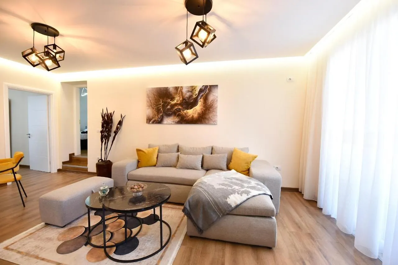 Noir Living 2 Bedroom Apartment Tirana 0*,